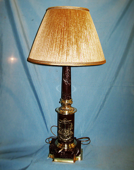 «Лира» - настольная лампа для кабинета